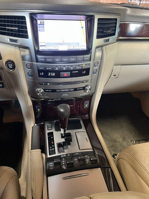 2014 Lexus LX 570 - Photo 9